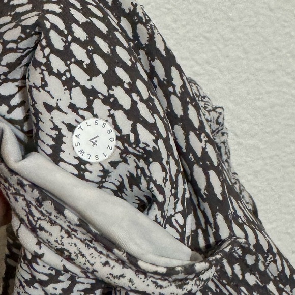 Lululemon leggings size 4 - Picture 6 of 9